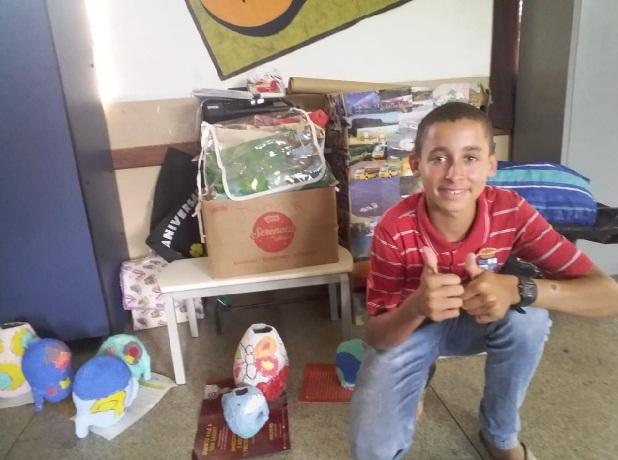 Neste ano, o tradicional objeto da cultura do Jequitinhonha escolhido para produção foi o bule de papel machê. Foto: Arquivo da Escola